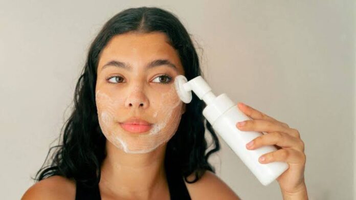 Skin Care Routine for Oily Skin: Daily Tips for Clear Skin